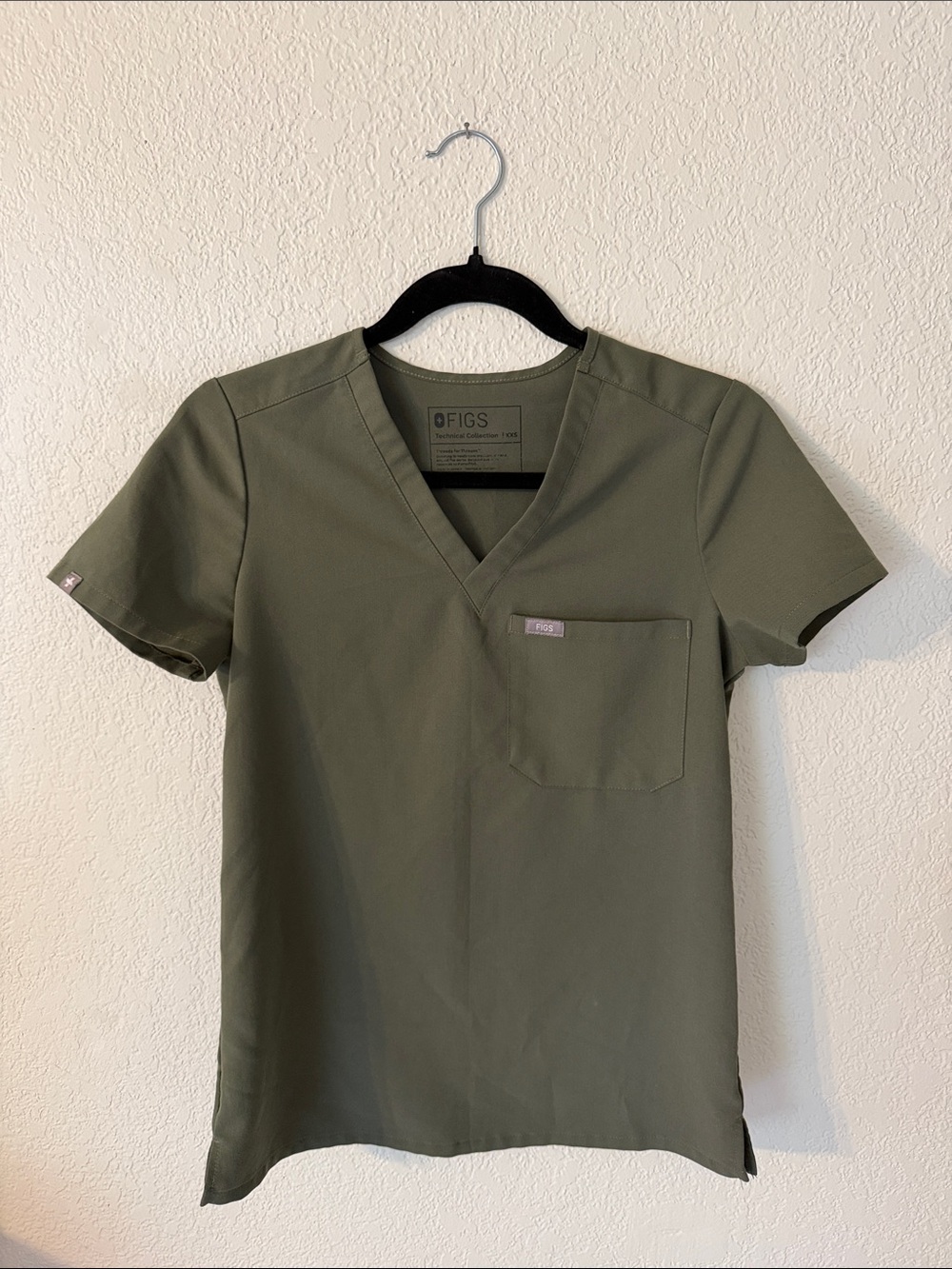 FIGS Women’s Catarina Scrub Top in Moss